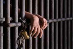 طالب سكندري يواجه “العمى” بسبب تعنت إدارة سجن برج العرب