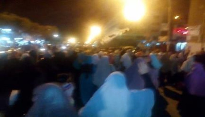 سلسلة بشرية بمنوف رفضا للإنقلاب الدموى