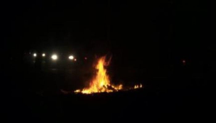 الأهالي يقطعون طريق كفرصقر - المنصورة