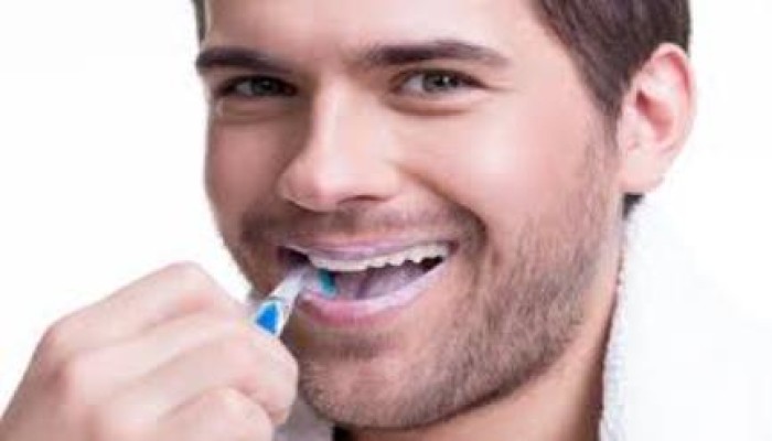 تعرف على أفضل طريقة لتنظيف الأسنان