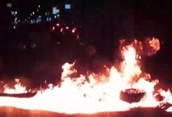 الإسكندرية: مجهولون يقطعون طريق أبوقير الرئيسي في ذكرى مرور 100 يوم على حكم السيسي (فيديو)