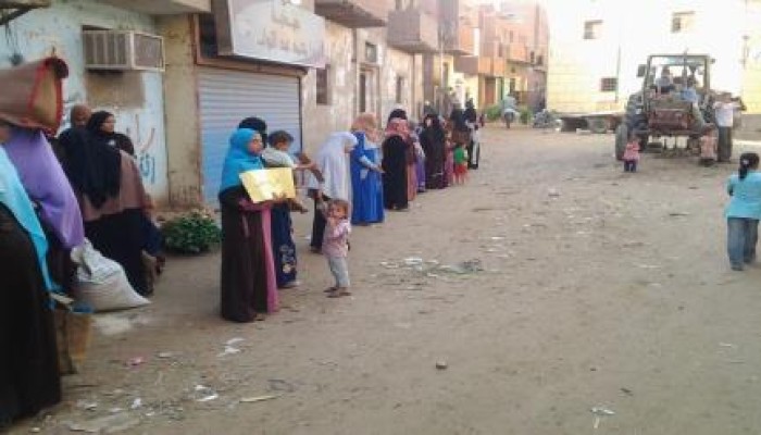 سلسلة بشرية لحرائر سنوفر بالفيوم