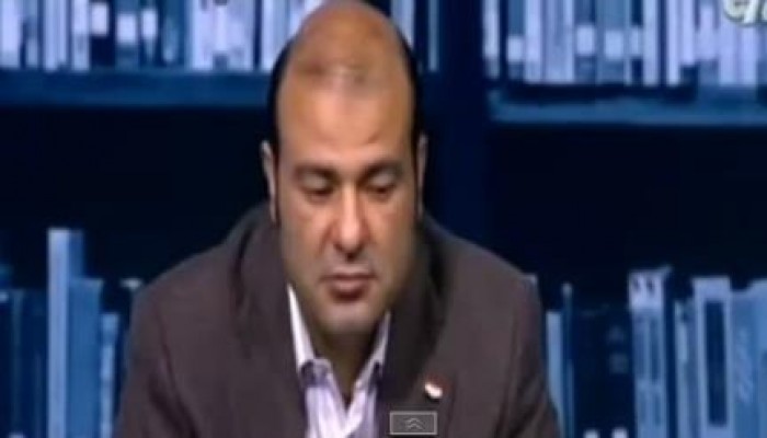 بالفيديو.. مواطن يحرج وزير تموين الانقلاب: العيش كله حشرات وأعقاب سجاير