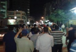 ثوار الإسماعيلية يهتفون: "سامع أم شهيد بتنادى..  مين هايجيب لي حق أولادى"