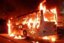 مجهولون يشعلون النار في أتوبيس بالمنيب قبيل فجر الخميس بـ 3 زجاجات حارقة