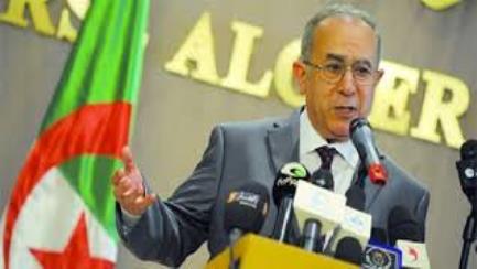 الجزائر: نرفض أي تدخل عسكري أجنبي في ليبيا