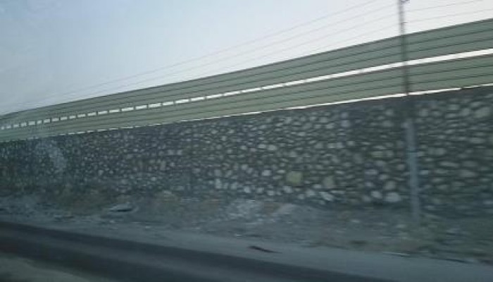 سلطات الانقلاب تواصل بناء الجدار العازل بحجة تأمين قناة السويس بطول 200 كيلو متر