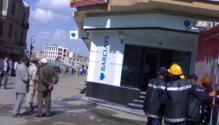 مجهولون يحرقون مقر بنك باركليز بالفيوم فجر اليوم