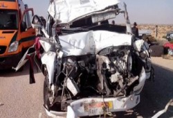 عهد السفاح : إصابة 16 فى حادث تصادم سيارة نقل وميكروباص بمزلقان بالشرقية