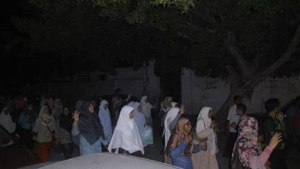 بالصور: ثوار الإسكندرية ينظمون مسيرة ليلية بمحرم بك