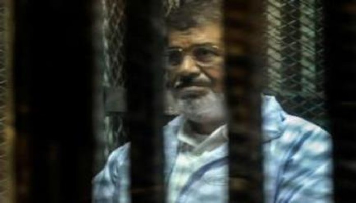 الرئيس مرسي يجدد عدم اعترافه بالمحكمة في قضية وادي النطرون الملفقة