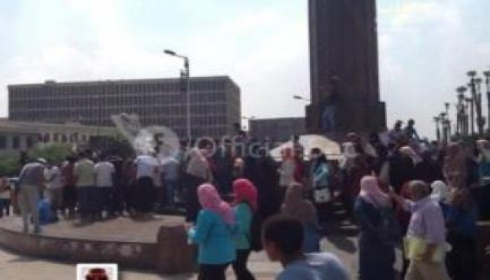 وقفات مفاجئة للطلاب بميدان النهضة وأمام الأعلى للجامعات