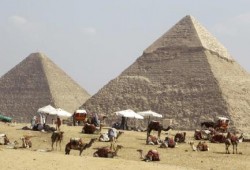 "مركز معلومات دعم واتخاذ القرار": 1.7% انخفاضًا بإعداد السائحين القادمين إلى مصر