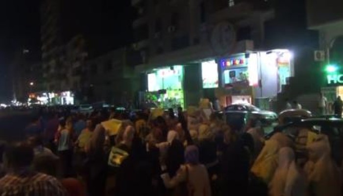 مسيرة ليلية ضد الانقلاب بجوار المركز العام للإخوان المسلمين بالمقطم