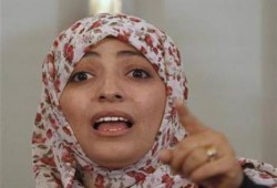 الحوثيون يقتحمون منزل الناشطة توكل كرمان