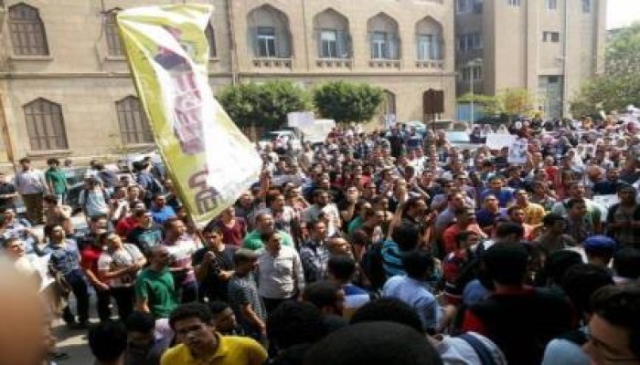 ميليشيات الانقلاب تعتدي على وقفة لطلبة الثانوية بالإسكندرية