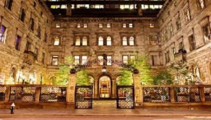 فضيحة سرقة أموال الشعب .. 15 ألف دولار.. سعر ليلة الخائن السيسي في نيويورك !!