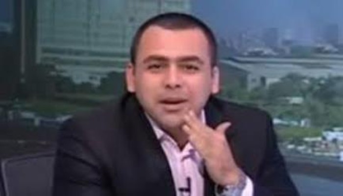 بالفيديو ..مصريون يوجهون إهانات بالغة ليوسف الحسيني أثناء وصوله لمطار بأمريكا +18