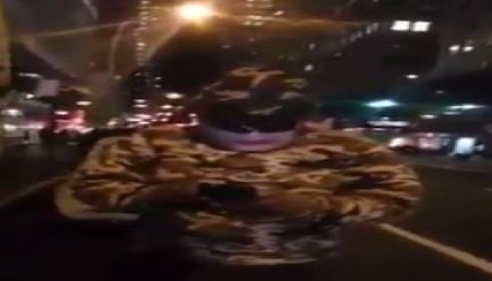 بالفيديو.. فعاليات رافضة للانقلاب أمام مقر إقامة السيسي بأمريكا