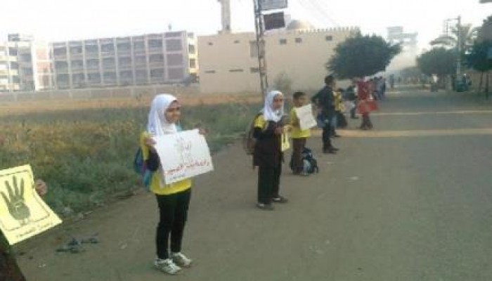 سلسلة طلابية بالدقهلية تنديدا بالانقلاب الدموي