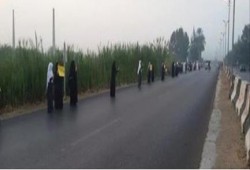 سلاسل بشرية بأجا بالدقهلية تنديدا بحكم العسكر