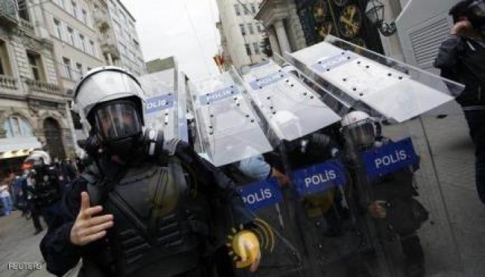 حملة اعتقالات تطال 17 من الشرطة التركية بتهم فساد