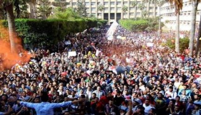 الخائن يصدر قانونا يمنح رئيس الجامعة صلاحية عزل أعضاء هيئة التدريس