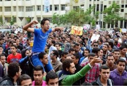 رعب الانقلاب: إجراءات مشددة بجامعة الأزهر للحد من التظاهرات