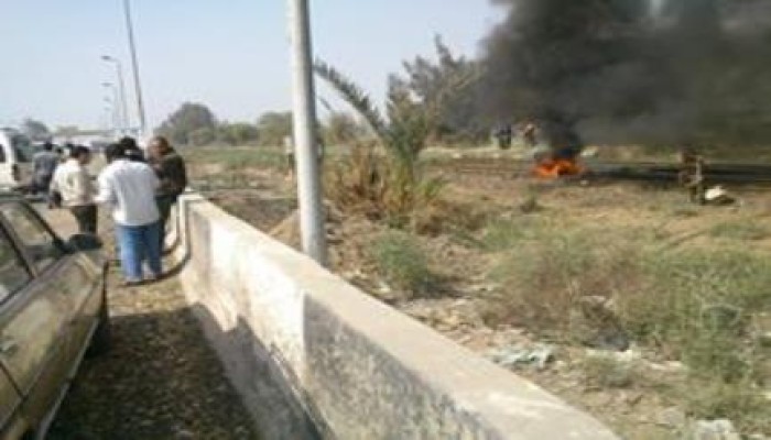 مجهولون يقطعون طريق جسر السويس