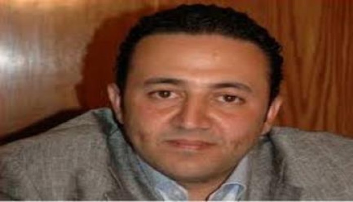 "عبد الهادي" ساخرا: "يا عم برأ حسني وعلاء واحبس جمال.. السيسي مبيحبوش"