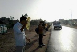 الدقهلية: سلسلة بشرية على طريق المنصورة - طناح تلتها مسيرة طافت شوارع القرية