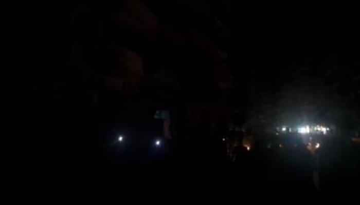 الاسكندرية: بالفيديو مسيرة ليلية بمنطقة العصافرة اثناء انقطاع التيار الكهربى
