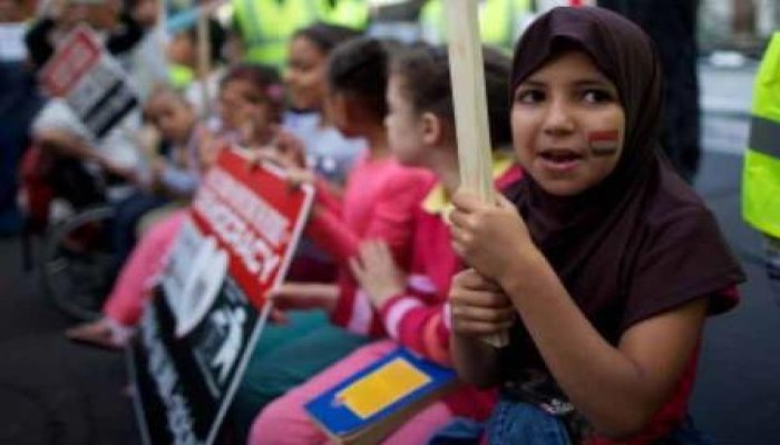 فرنسا.. مسيرة ليلية ضد السفاح تجوب شوارع باريس