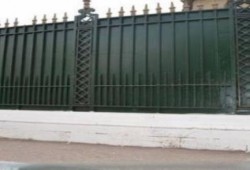 طلاء أسوار جامعة القاهرة استعداد لاستقبال السفاح