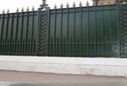 طلاء أسوار جامعة القاهرة استعداد لاستقبال السفاح