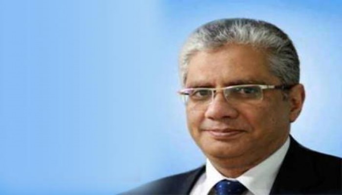 د. إيهاب مسلم يسخر من ضرب السيسي وهو صغير