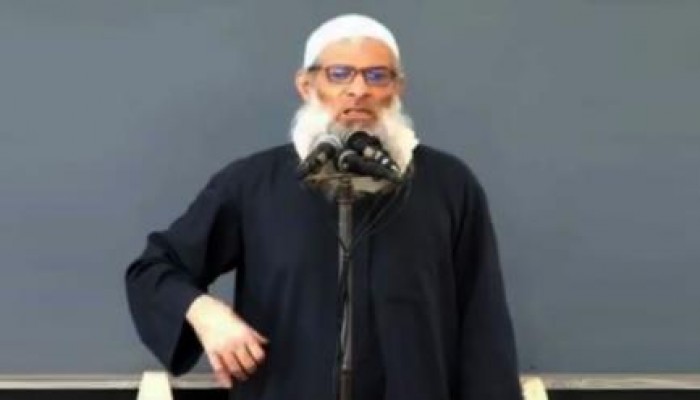 بعد وصفه شعار رابعة برمز "إله إغريقي"، فيس بوك يردعلى "المخبر" رسلان: نسخة معدلة من عكاشة