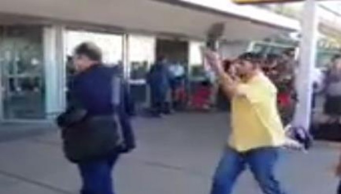 رفع الحذاء في وجه الانقلابي مصطفى شردي بنيويورك (فيديو)