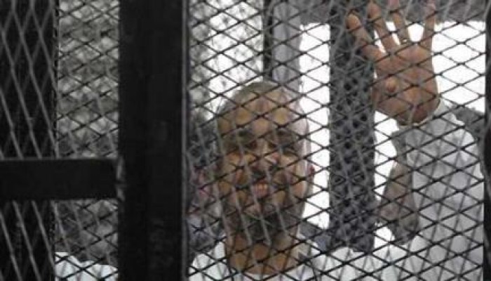 البلتاجي للمحكمة: مينفعش واحد ييجي من الشارع.. ويدخل العمليات على طول