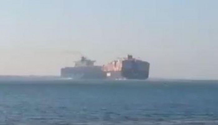 فيديو.. لحظة تصادم سفينتين بقناة السويس اليوم