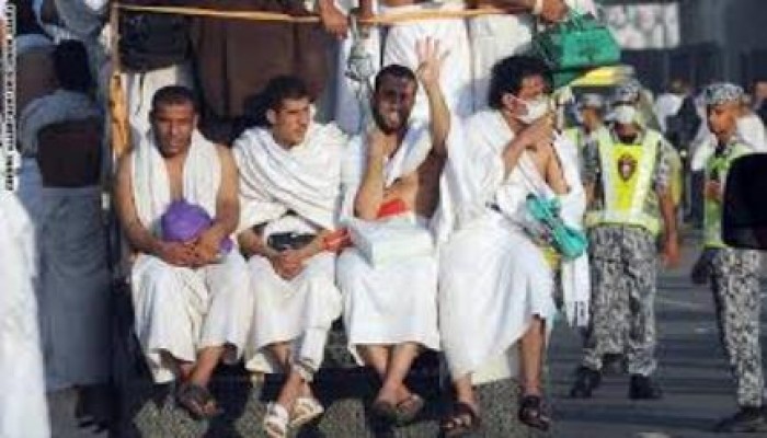 ترحيل "حاج " مصري رفع شارة رابعة بالمسجد النبوي