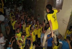 بالصور..فيضان بشري بالميمون احتفالاً بخروج ٥ معتقلين