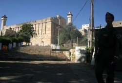 أوقاف الخليل تطالب بتكاثف الجهود لحماية الحرم الإبراهيمي