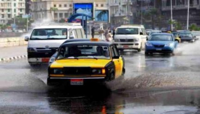 سقوط أمطار غزيرة وانخفاض درجات الحرارة بالإسكندرية