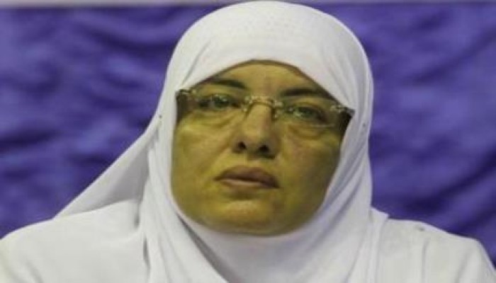 "شباب ضد الانقلاب" ينظمون وقفة تأييد أمام منزل عزة الجرف
