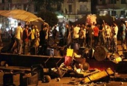 اشتباكات عنيفة بين "ميلشيات الأمن" و"الباعة الجائلين" بالسويس