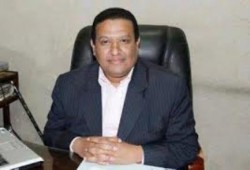 عزوز يرد علي منتقديه : لا بأس، أنا المرشد.