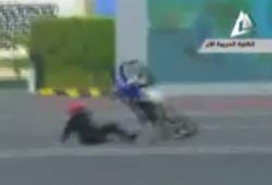 بالفيديو .. سقوط أحد راكبي الدراجات أثناء العرض العسكري أمام "السيسي" بالكلية الحربية