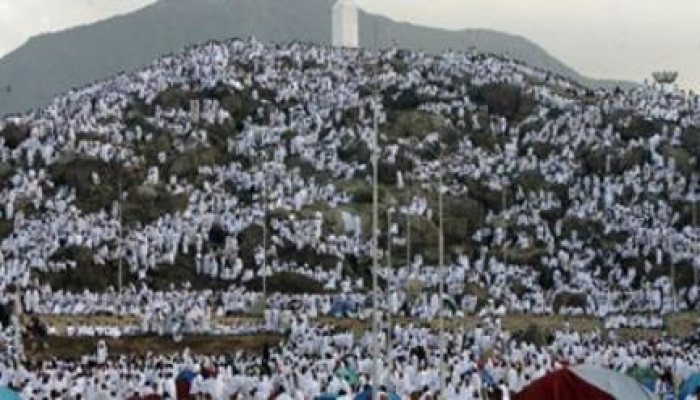 بالفيديو.. اندلاع حريق هائل بأحد مخيمات الحجاج بمشعر عرفات بالسعودية