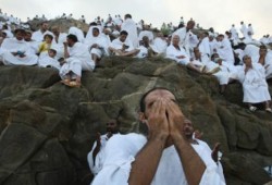 ضيوف الرحمن يقضون يوم التروية في منى.. ويستعدون للوقوف بعرفة غدا